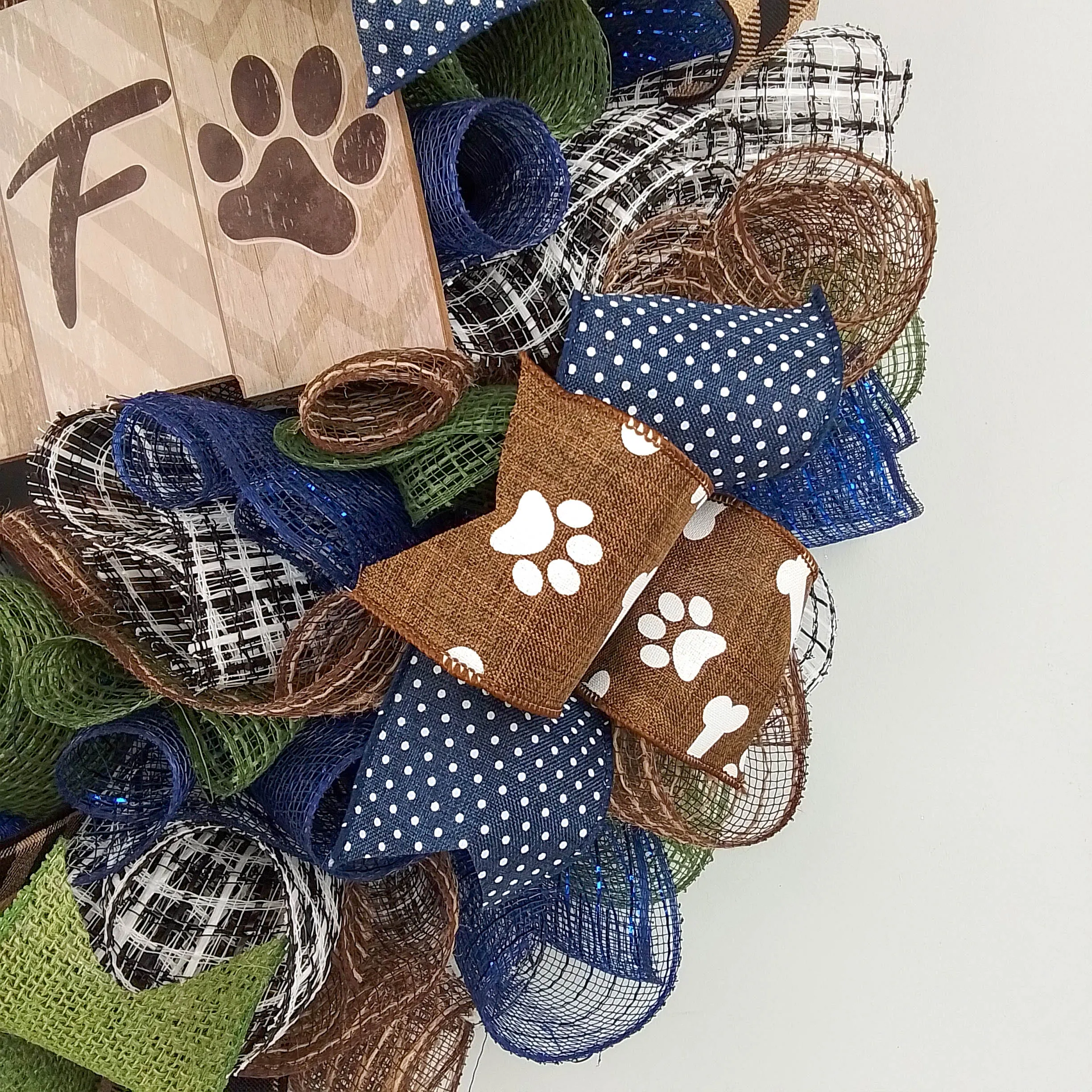 Dog Lovers Wreath - Rustic Pet Shelter Decor - Perfect Gift for New Pet Owners